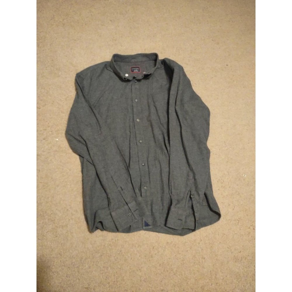 Untuckit XL Gray Button Down